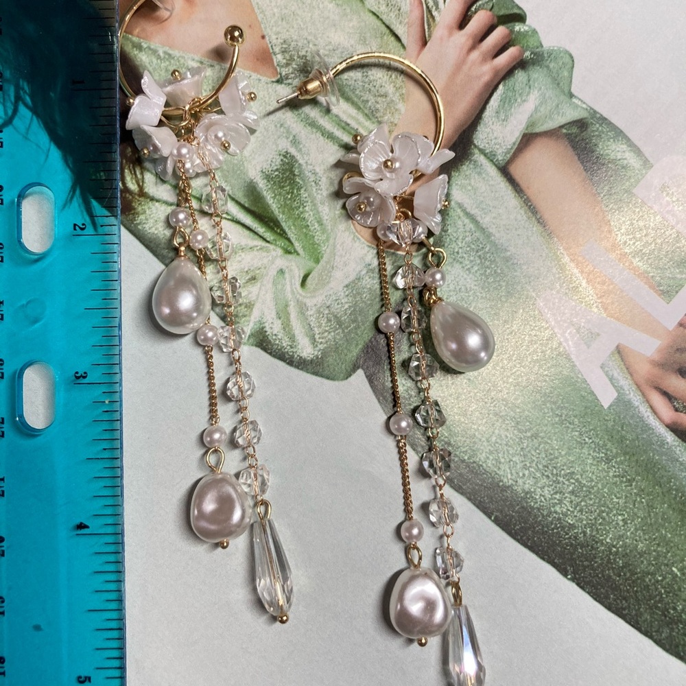 Long White Crystals Flowers 🌸 Earrings - Picture 5 of 6